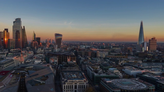 伦敦金融区天际线，从早到晚- 4k延时拍摄(平移)视频下载