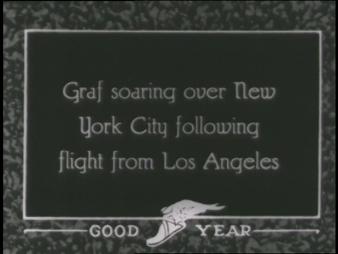 齐柏林飞艇飞过纽约市上空。视频素材