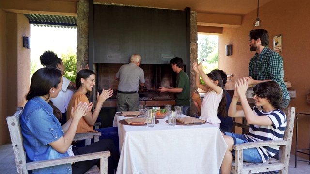 传统的阿根廷家庭团聚视频素材