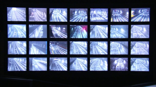 一个视频墙显示地铁系统的各种图像。视频下载