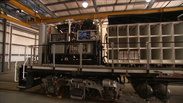 设备安装在氢火车的平板车上。视频下载