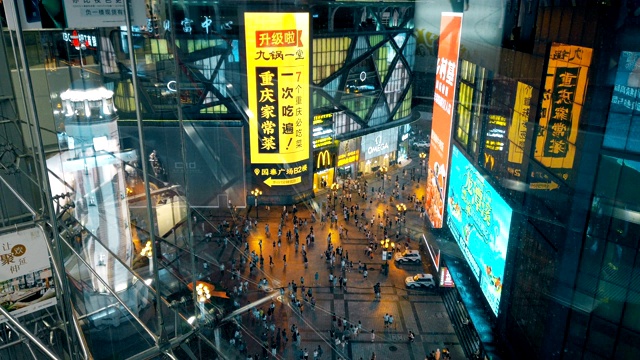 中国重庆解放纪念碑步行街视频素材