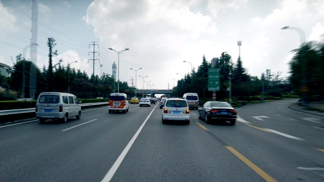 中国重庆公路上汽车行驶时间的变化。视频素材