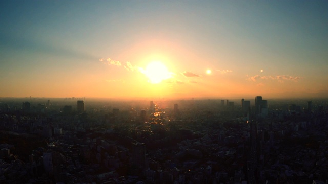 日落时分的东京天际线/缩小视频下载