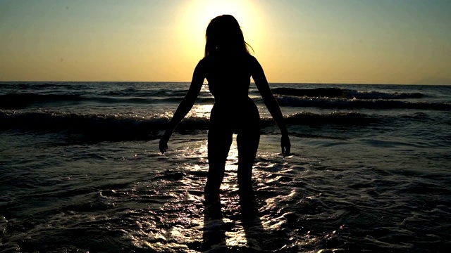 日出,享乐,海洋,青年女人视频素材