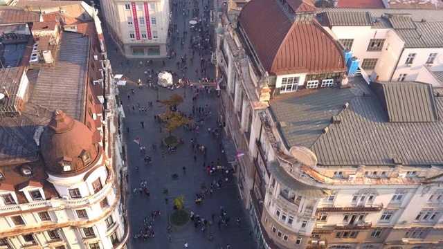 鸟瞰贝尔格莱德的Knez Mihailova街和SANU大楼视频素材