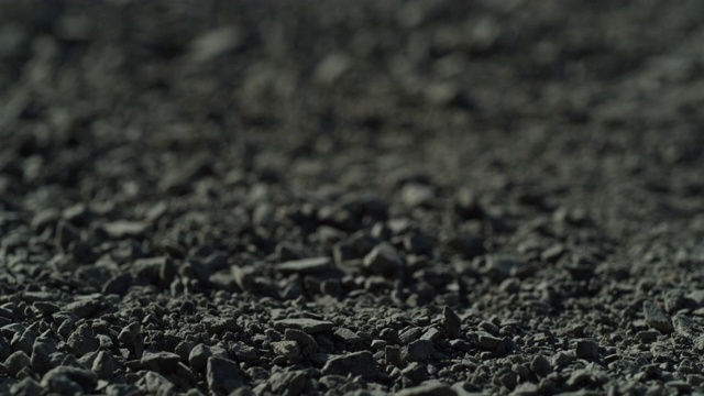 岩石、尘埃、沙尘爆炸的慢镜头视频素材