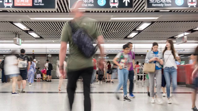 时间流逝人群在地铁交通中行走视频素材