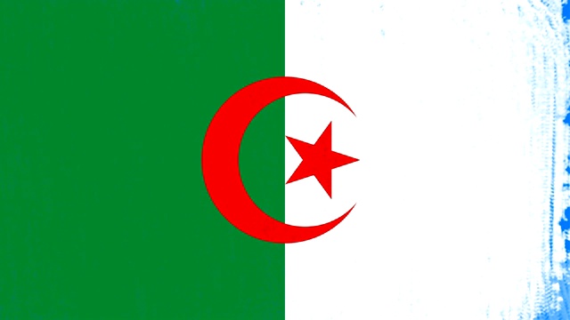 4K - 3种不同的油漆笔刷风格过渡动画与阿尔及利亚国旗视频下载