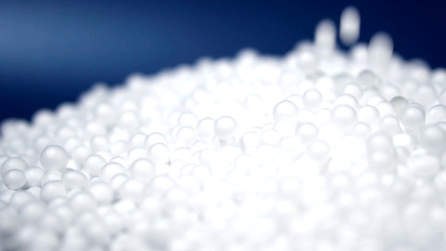 白色圆形聚苯乙烯泡沫包装材料视频下载