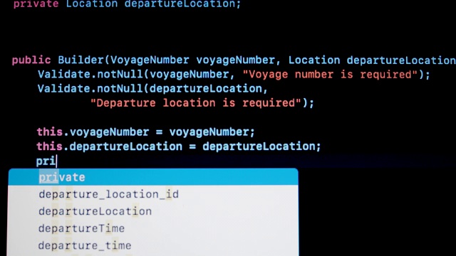开发人员类型的Java编程代码笔记本屏幕上视频素材