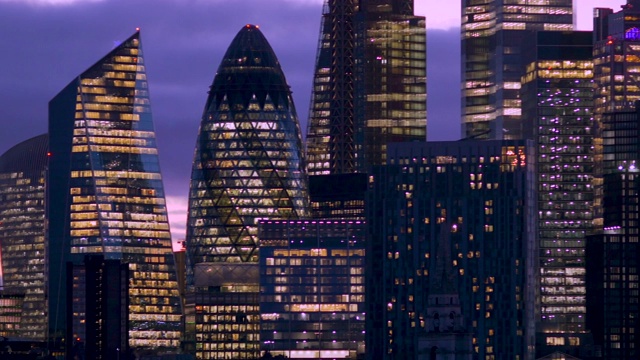 伦敦金融区的摩天大楼和办公大楼视频素材