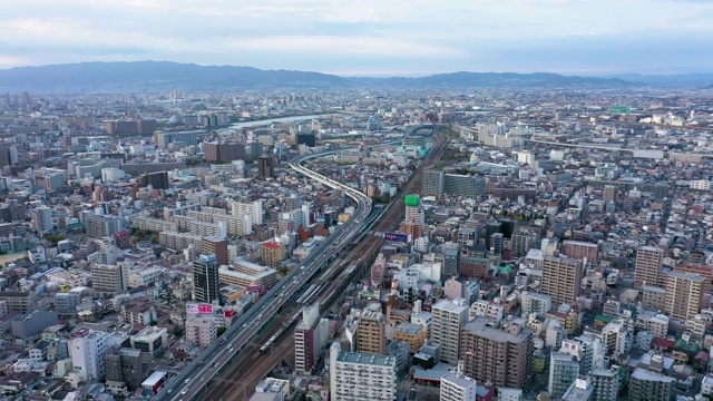 无人机鸟瞰大阪市建筑的4k视频。视频素材