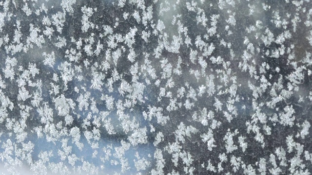 雪花落在玻璃上视频素材