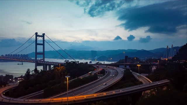 中国香港青衣青马大桥的日落及灯光。视频下载