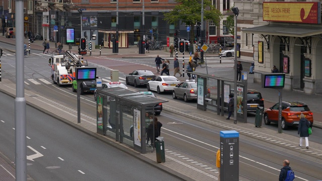 白天阿姆斯特丹城市交通街道汽车站屋顶全景4k荷兰视频素材