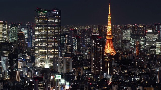 东京天际线、东京塔和六本木山(向下倾斜)视频素材