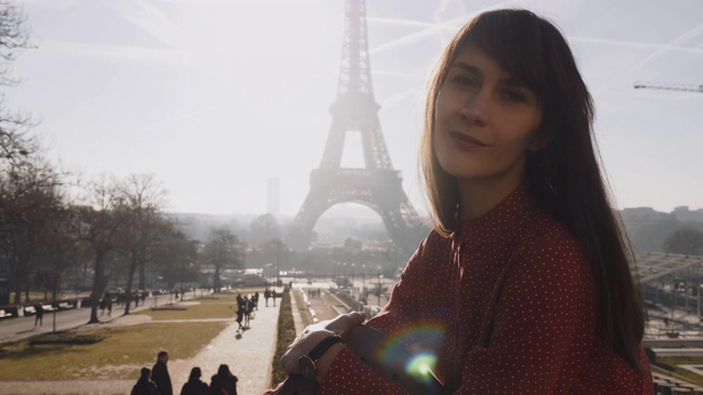 女人,慢镜头,巴黎,埃菲尔铁塔视频素材