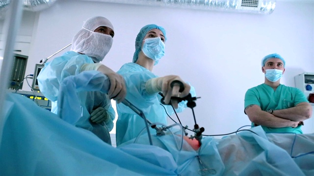 腹腔镜手术一个人腹腔内的腹腔镜手术视频下载