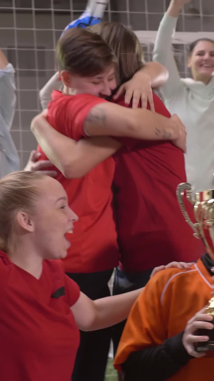 女足与杯庆祝胜利视频素材