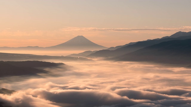 日落时分的富士山和云海视频下载