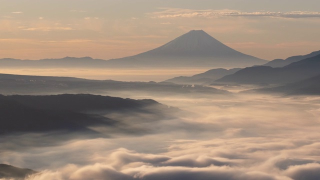 日落时分的富士山和云海视频下载