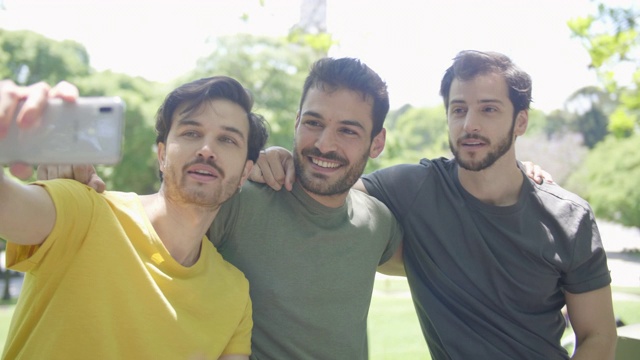 三个在布宜诺斯艾利斯的朋友视频下载