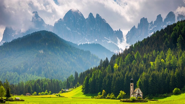 时间流逝:Val di Funes, San Giovanni Church & Dolomites，意大利视频下载