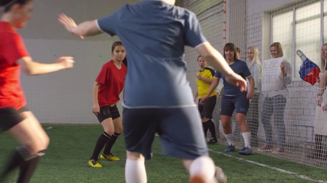足球运动,室内,进行中,女性视频素材