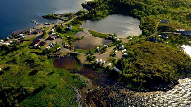 美丽的自然挪威鸟瞰营地放松。视频素材