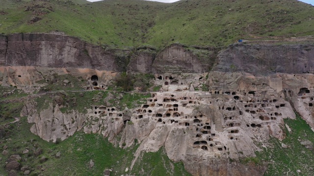 瓦尔齐亚是一个洞穴修道院视频素材