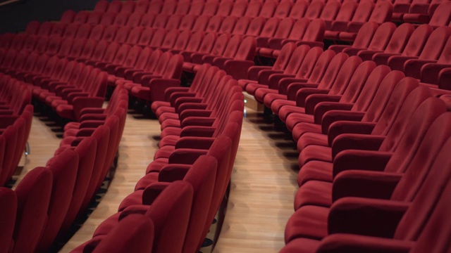 剧院里有很多红椅子视频素材