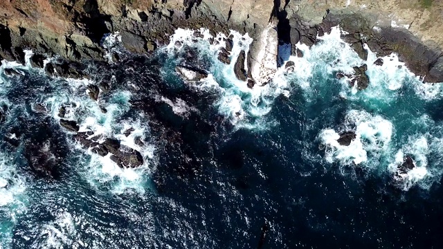 4K无人机航拍大苏尔的加州海岸线和山脉视频素材