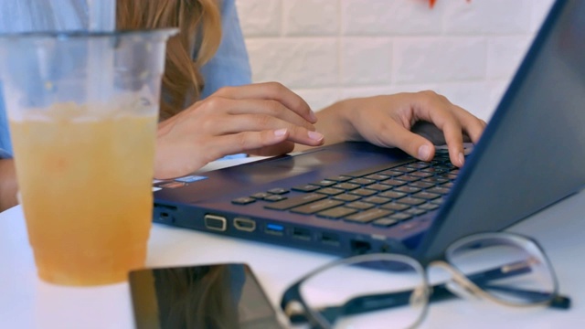 手,桌子,计算机键盘,职业视频素材