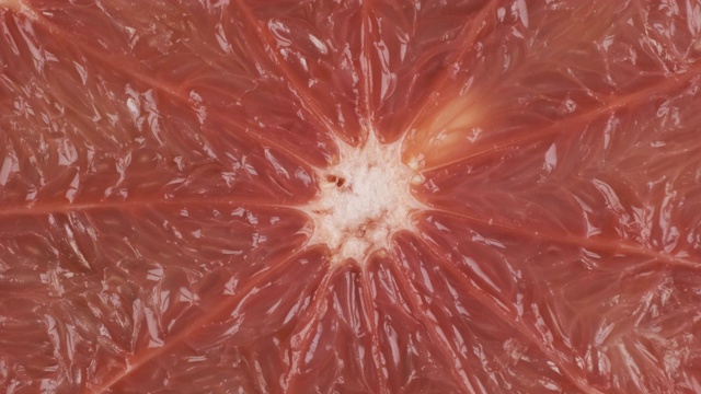 旋转，特写新鲜，多汁的葡萄柚果肉。柚子的背景和质地。前视图。视频素材