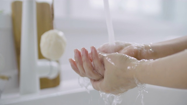 用水洗手/韩国视频素材