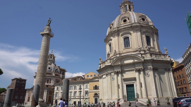 万向节。图拉真圆柱和圣母玛利亚教堂。罗马。视频下载