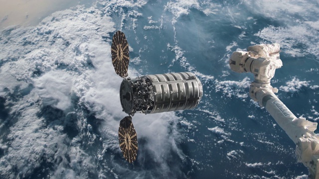 在地球表面准备与空间站对接的补给飞船视频素材