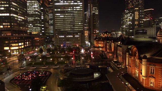 东京千代田丸之内商业区的夜景视频下载
