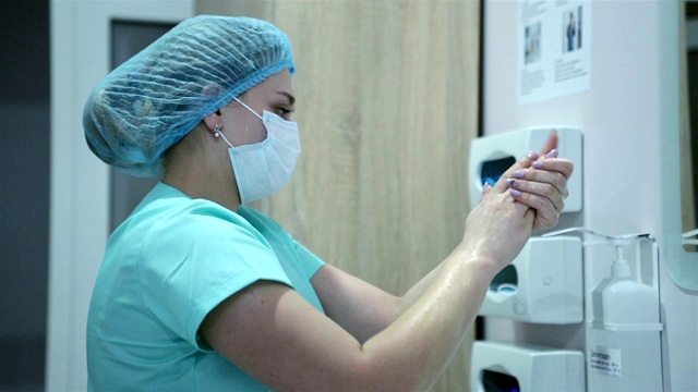 一个护士在洗手。视频下载