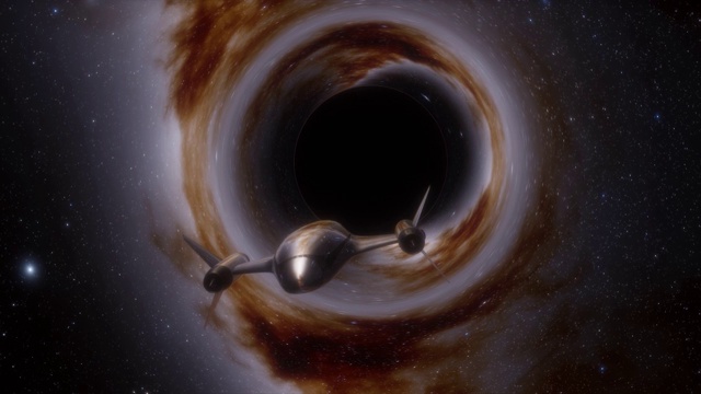 宇宙飞船飞向太空中的黑洞。在黑洞的视界中，空间、光和时间被强烈的引力所扭曲。视频素材