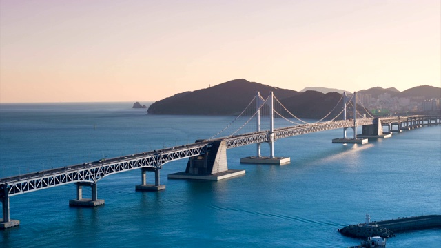 韩国釜山，Gwangandaegyo大桥和海洋视频素材