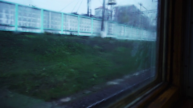 高速列车通过列车。窗外的景色。客运列车。视频素材