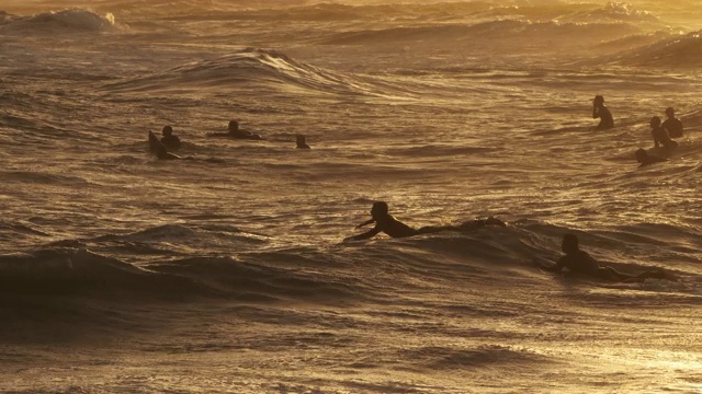 日落冲浪，法国奥克西塔尼，帕拉瓦斯·莱斯·弗洛茨视频下载