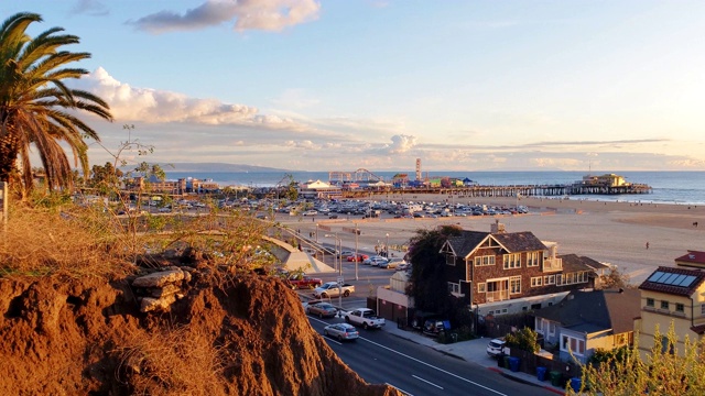 圣塔莫尼卡太平洋海岸公路，码头和房屋-加利福尼亚州视频素材