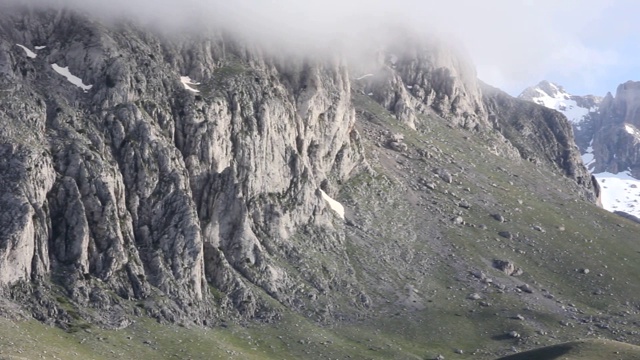 多雾多雪的落基山脉视频素材