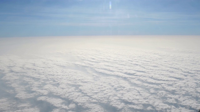 翱翔在云天之上视频素材