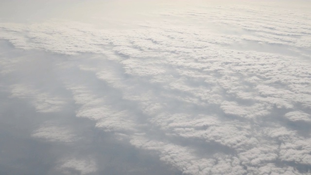 翱翔在云天之上视频素材