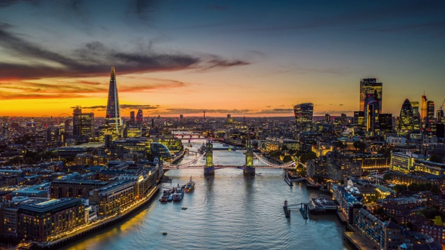 空中俯瞰伦敦城和伦敦塔桥视频下载