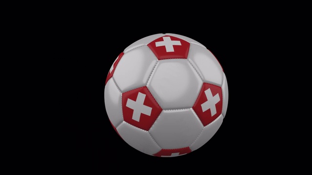瑞士国旗上飞行的足球透明背景，阿尔法频道视频素材